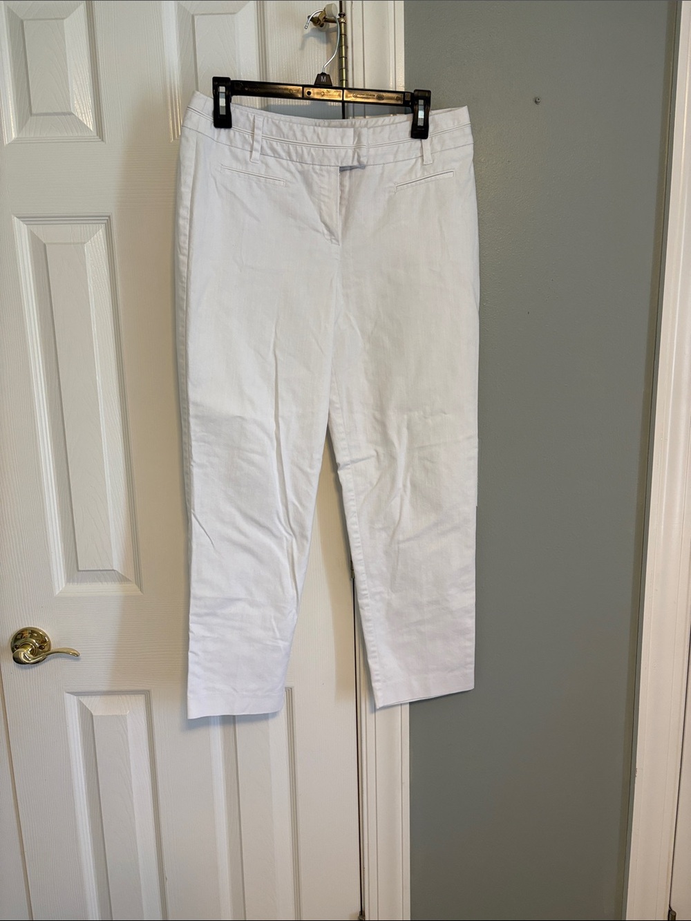 Larry Levine White Cropped Ankle Pants